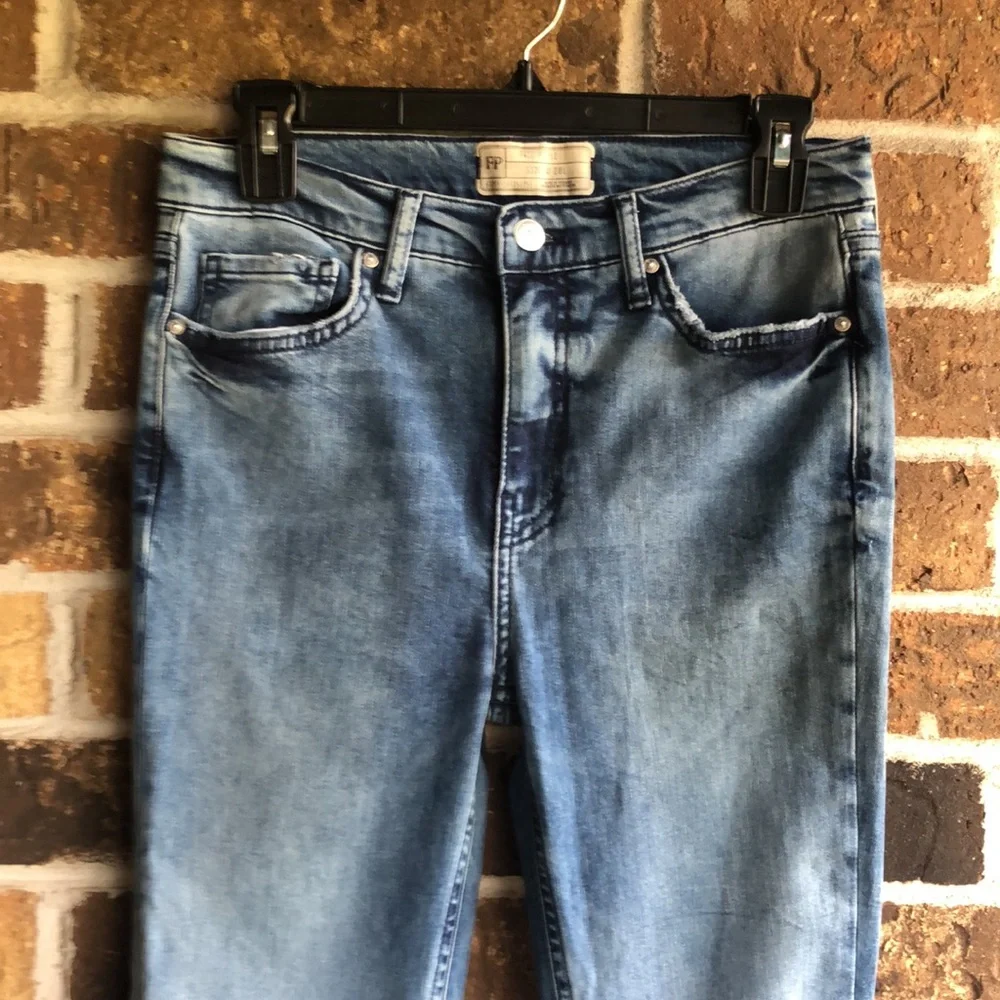 FREE PEOPLE Skinny 10” High Rise Skinny Jeans Destroyed Distressed - Picture 3 of 7